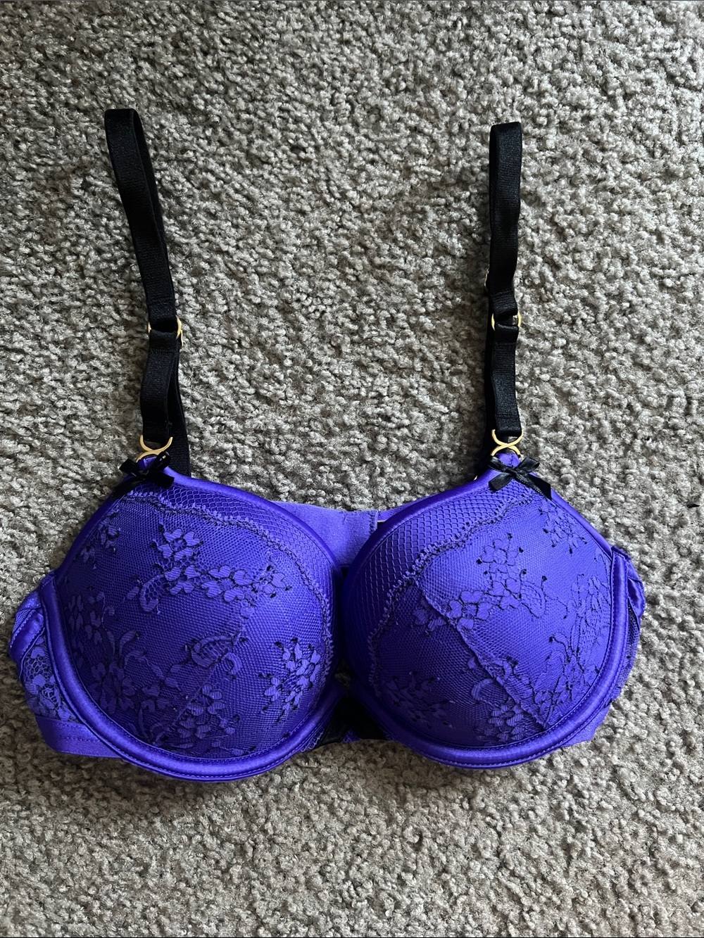 Victoria's Secret Vibrant Purple Lace Underwire Bra with Black Straps